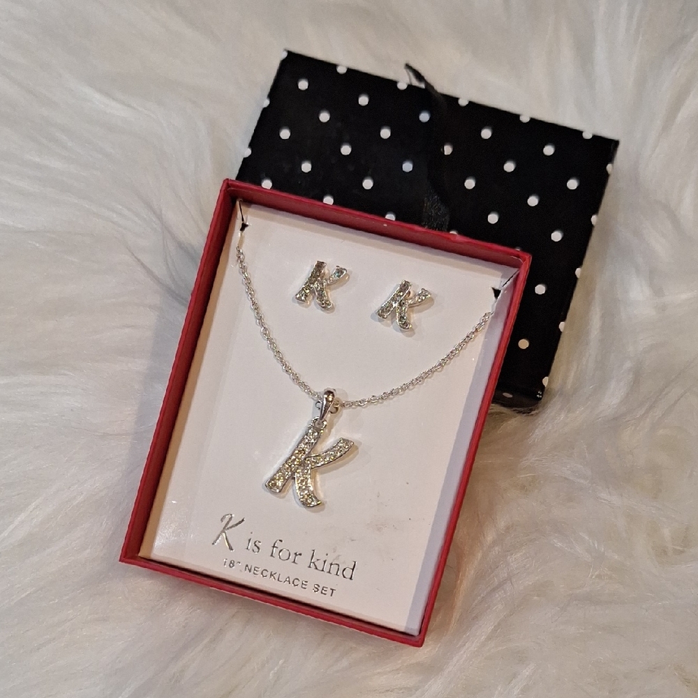 🟢Silver 'K' Fashion Necklace and Earring Set